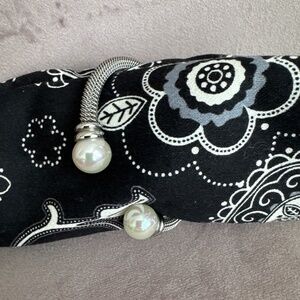Pearl accent adjustable bracelet.